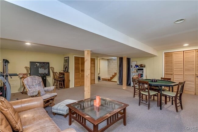 Building Photo - 467 Barben Ave
