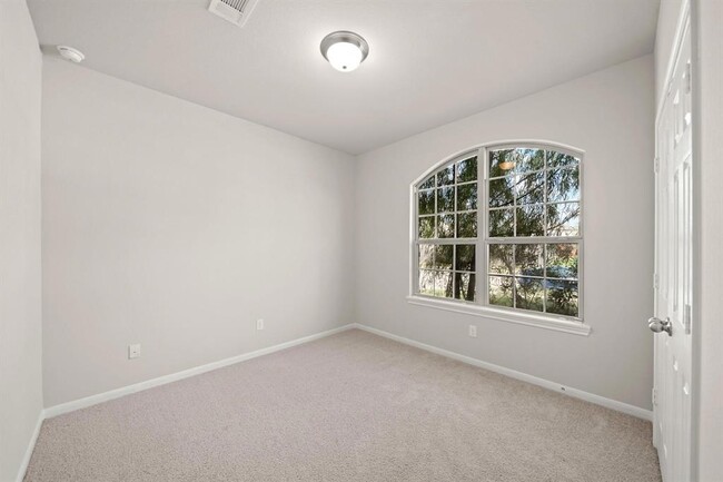 Building Photo - 2643 Westward Hl Dr