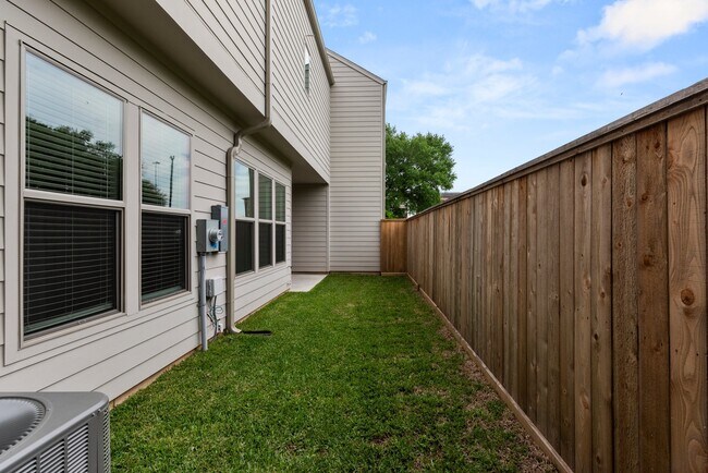 Building Photo - 3512 Mosley Ct