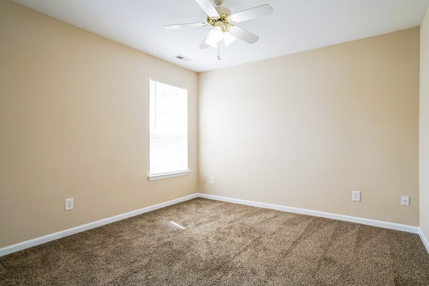 Building Photo - 3628 Pinkham Way