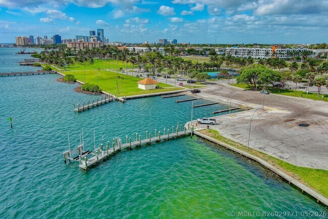 Building Photo - 2600 N Flagler Dr