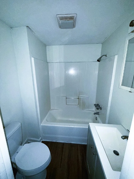 Building Photo - 118 Nat Barber Ave