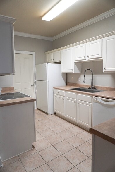 Building Photo - 5395 Arlington Ct