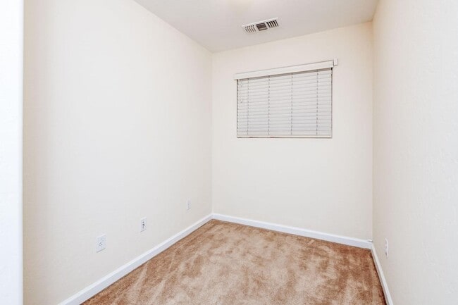 Building Photo - Clean and neat 4 bedroom, 2 bathroom single story in the Fancher Creek area 93727