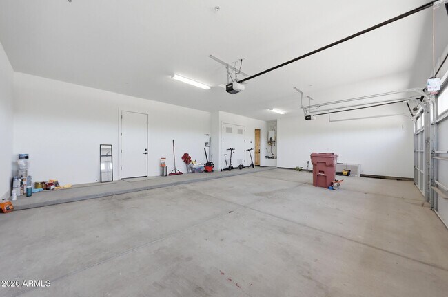 Building Photo - 6896 E Lomas Verdes Dr