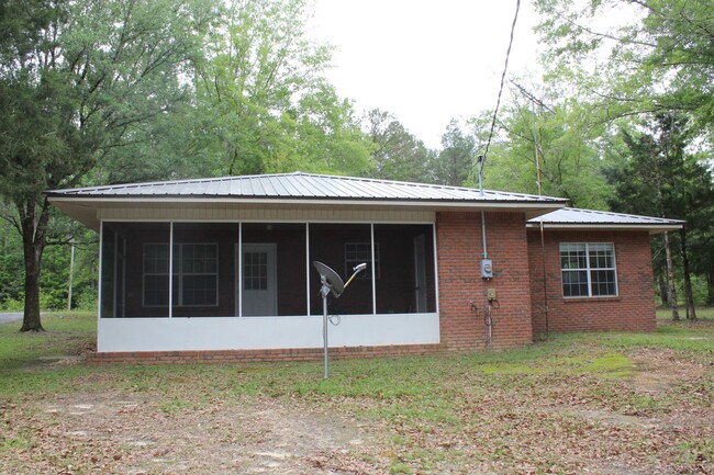 Building Photo - Beautiful 3 Bedroom Brick Home