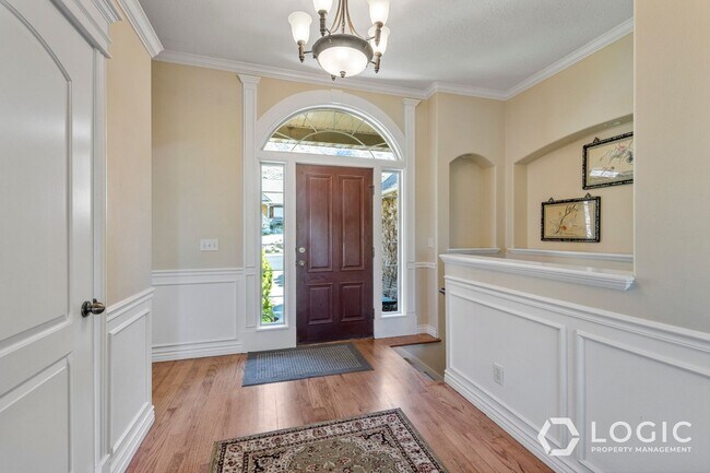 Building Photo - 9223 Silver Lake Dr