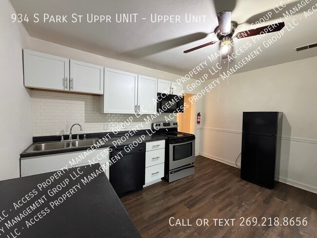 Building Photo - 934 S Park St