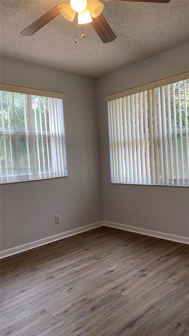 Building Photo - 543 Racquet Club Rd