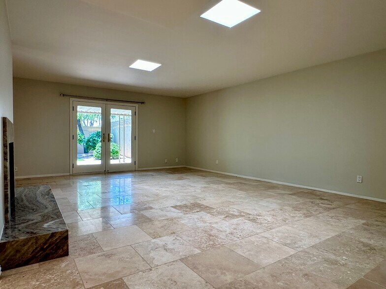 Building Photo - 7915 E Vista Dr