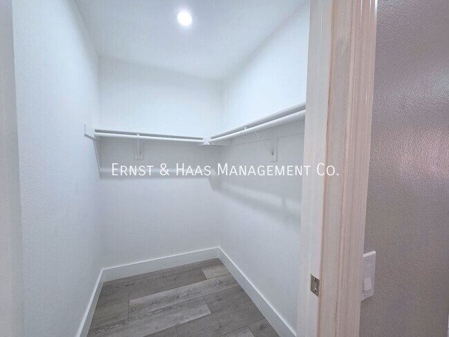 Building Photo - 16810 Picadilly Ln