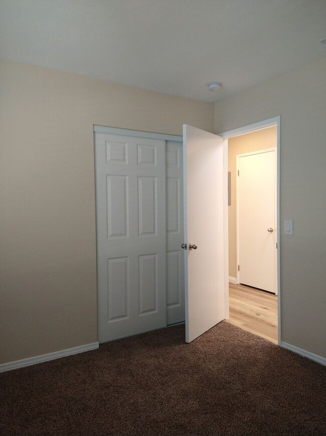 Building Photo - ALL UTILITIES INCLUDED! 3 Bed / 1 Bath Rem...