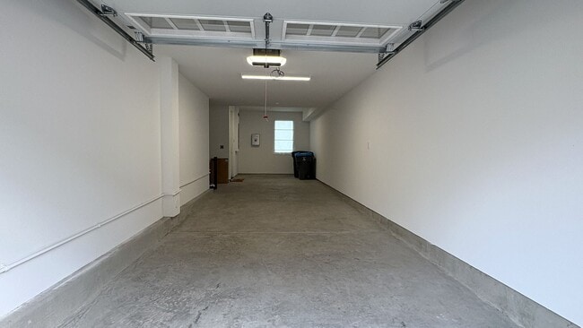 Building Photo - 1381 W Middlefield Rd