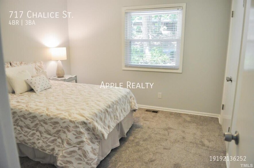 Building Photo - 717 Chalice St