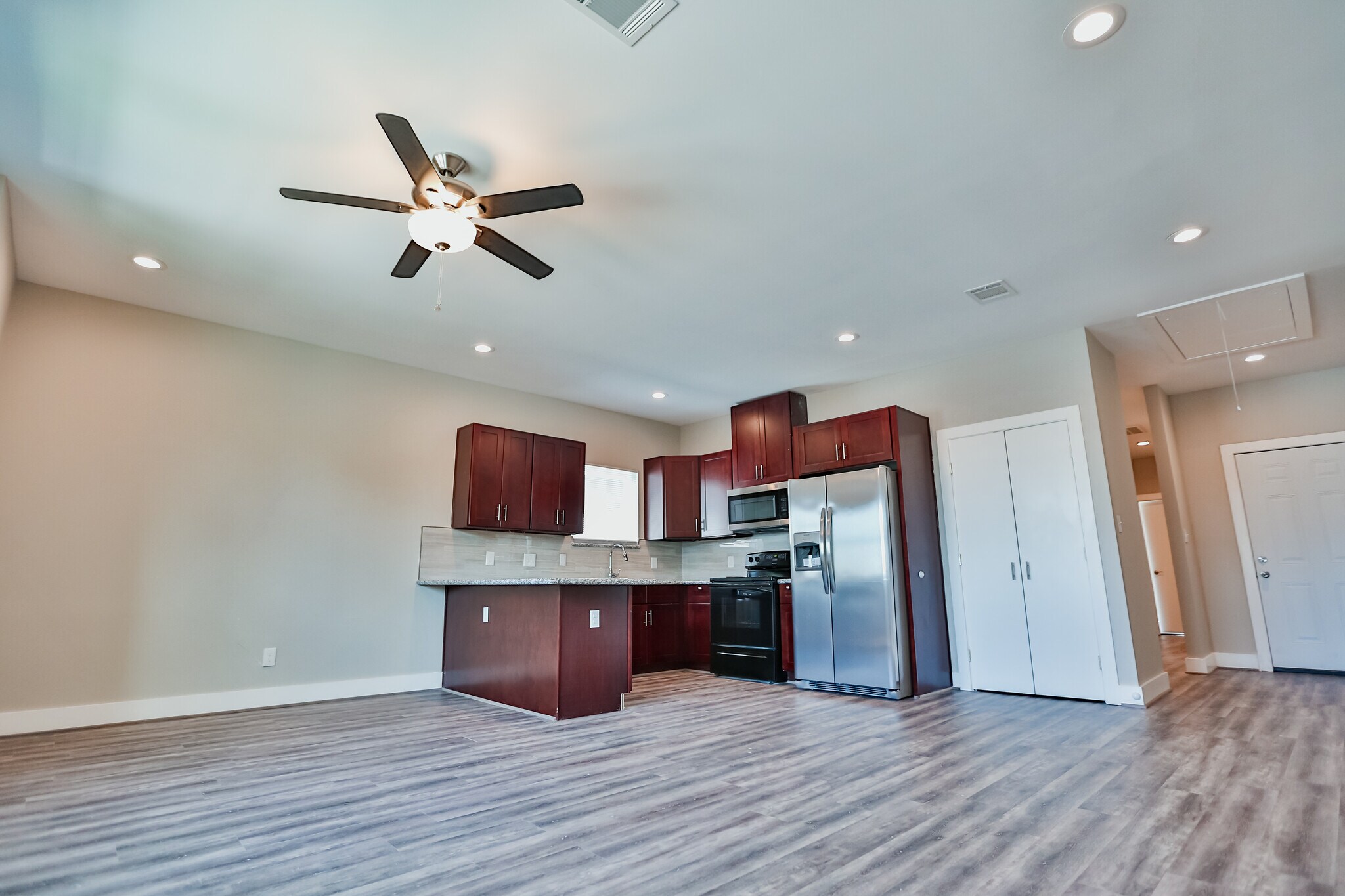 Building Photo - 3245 Dixie Dr