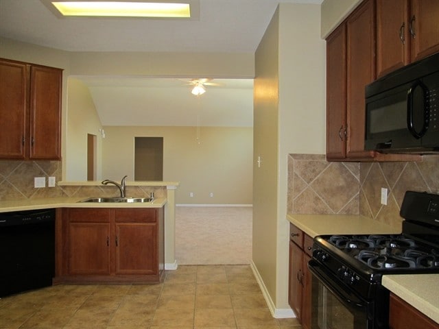 Building Photo - 2423 Lofty Falls Ct