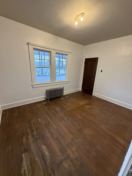 Building Photo - 517 Miles Ave