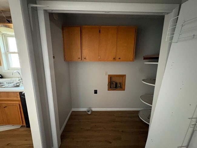 Building Photo - 1303 E Division St