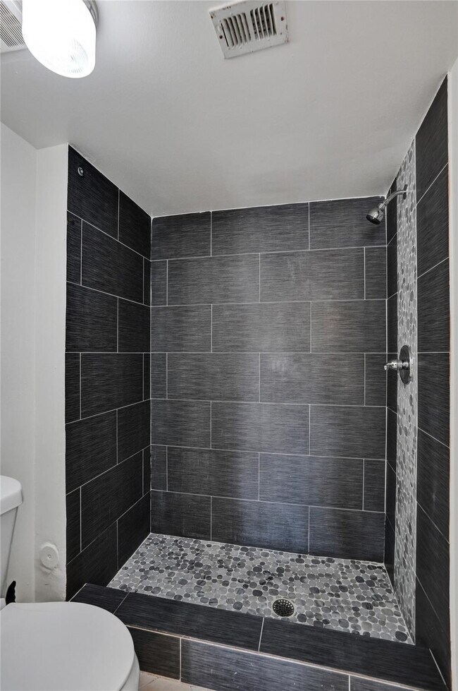 Building Photo - 9999 Summerbreeze Dr