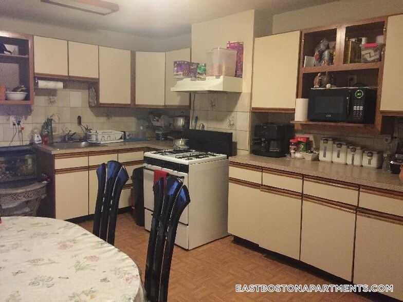 Building Photo - 72 Frankfort St