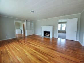 Building Photo - 3 Bed 1 Bath Home in Shawnee