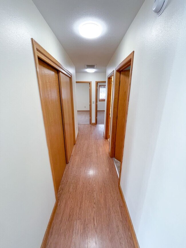 Building Photo - 3 bedroom, 2 bath House