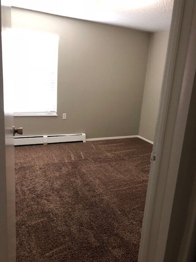 Building Photo - Quaint 1 Bedroom Ground-Floor Unit in Mid-Town Fort Collins
