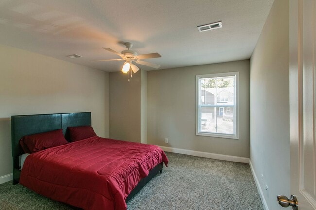 Building Photo - 1132 Eagle's View Dr
