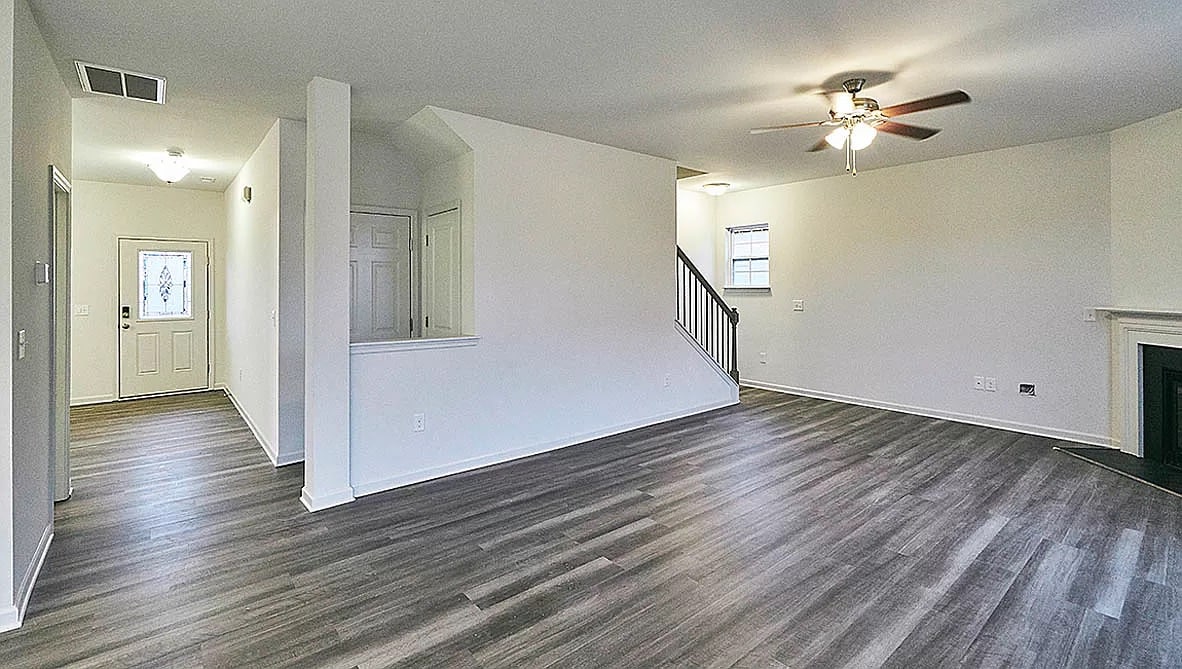 Building Photo - Room in House on N Great White Way