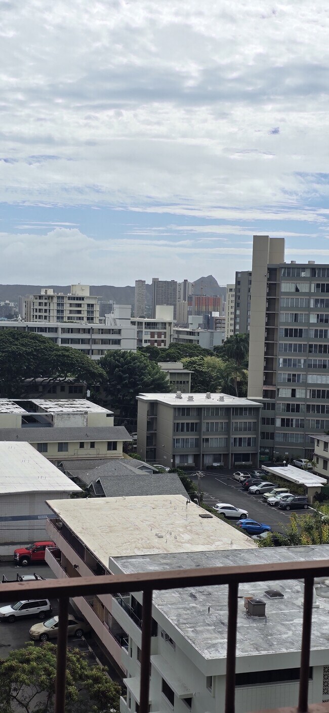 Building Photo - 1710 Makiki St