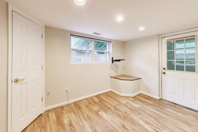 Building Photo - Perfect on Parkway --- Gorgeous, Fully Upd...