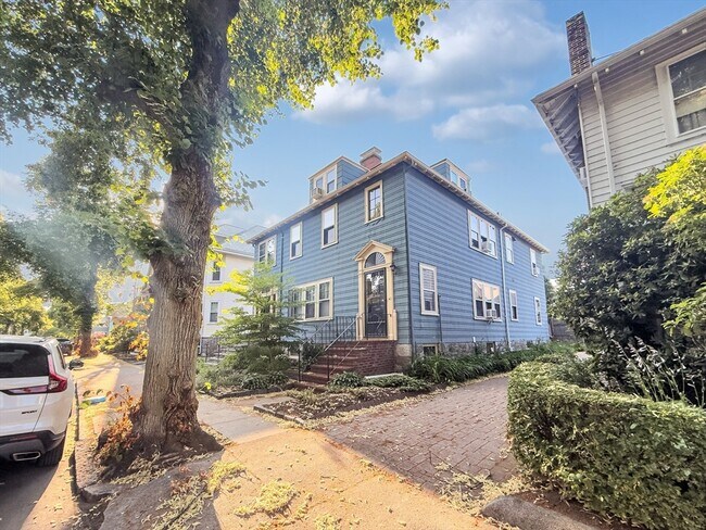 Building Photo - 61 Moraine St