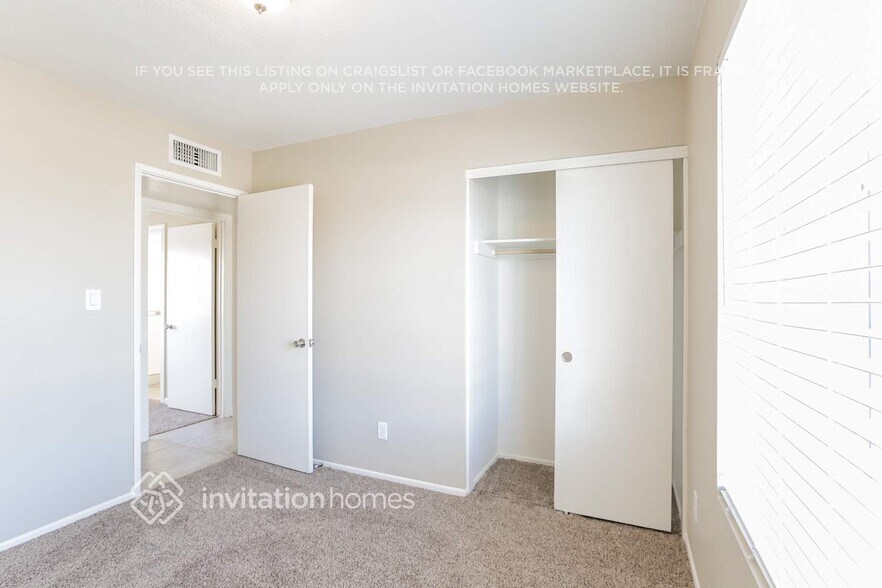 Building Photo - 3843 W Bloomfield Rd