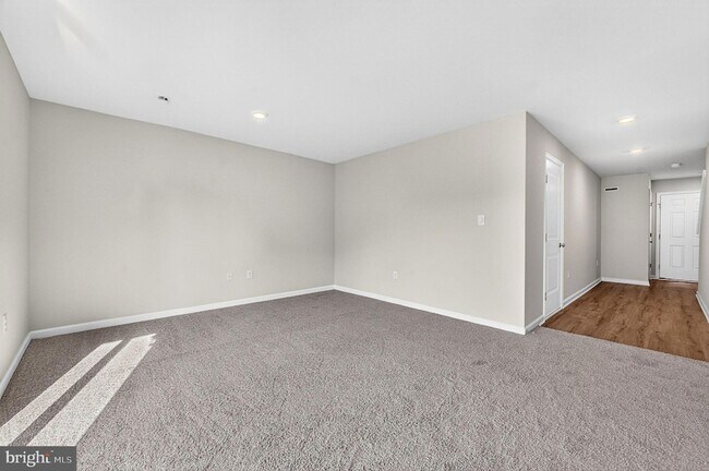 Building Photo - 157 Essex Dr