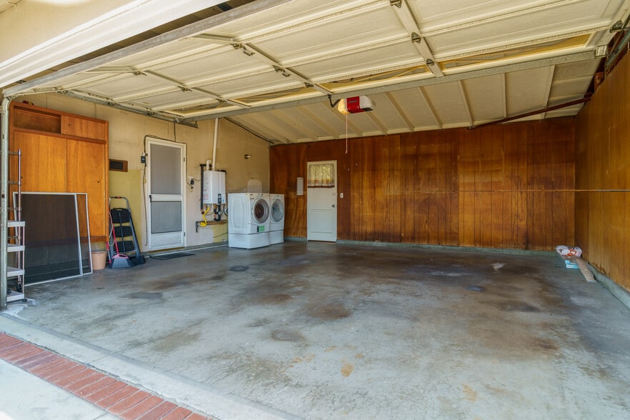 Building Photo - 817 Malone Dr