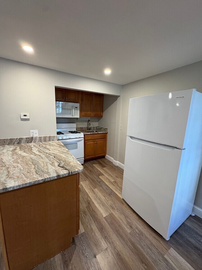 Building Photo - 62 Cabot