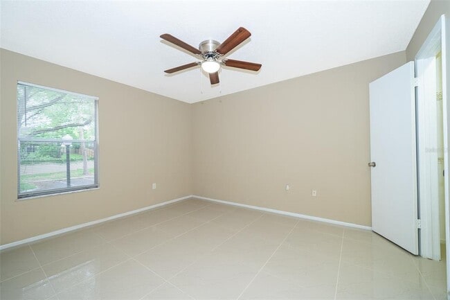 Building Photo - 623 Dory Ln