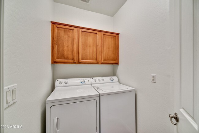 Building Photo - 3805 E Earll Dr