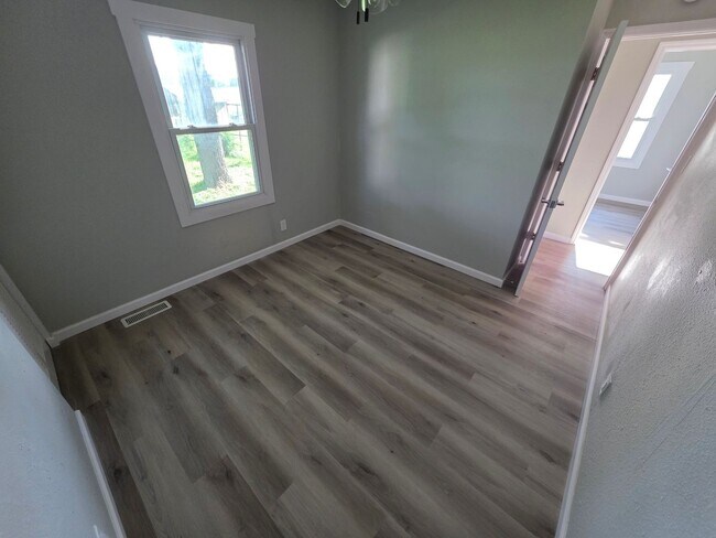 Building Photo - 274 Victory Dr