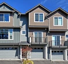 Building Photo - Spacious Townhome Near Silver Lake