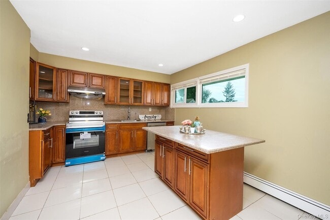 Building Photo - 201 Sprucewood Dr