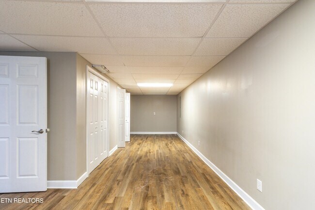 Building Photo - 1100 Winterberry Ln