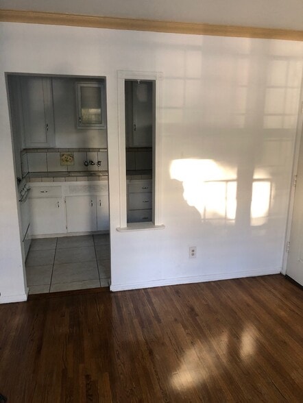 Building Photo - 875 N Hoover St