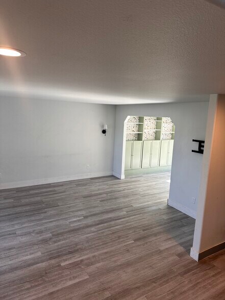 Living Room - 1916 S Allen Ave