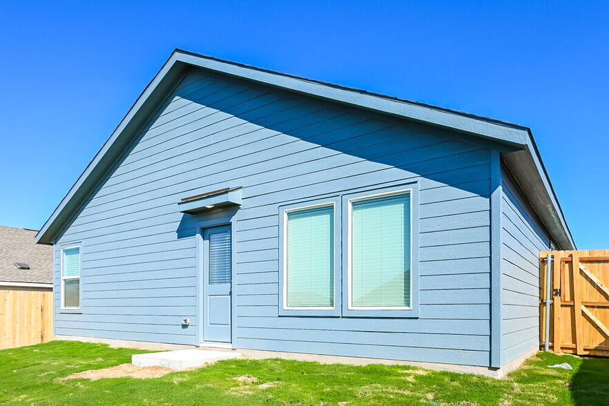 Building Photo - 10709 Revolver Dr