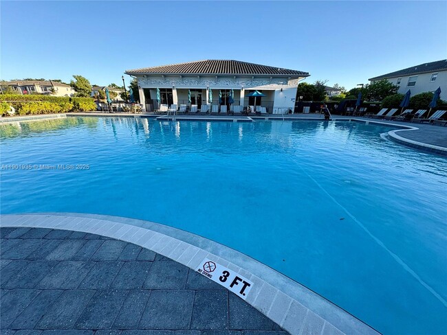 Building Photo - 1020 SE 26th Ter