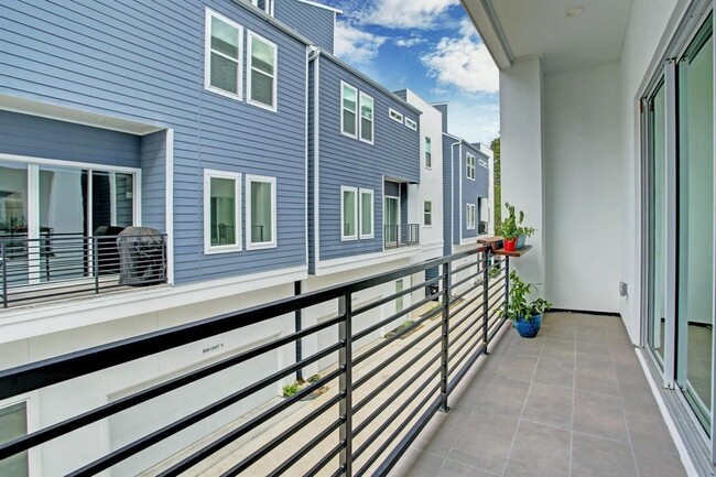 Building Photo - 808 Fisher St