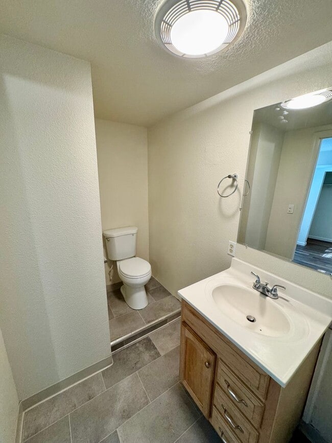 Building Photo - **Reserve for Summer 2026** Deckhouse at 6th & Ivy!