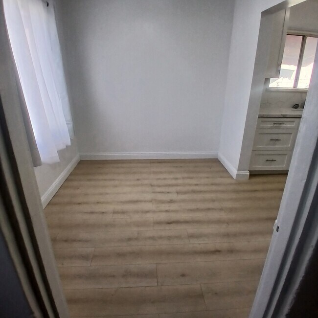 Building Photo - 434 S Del Mar Ave