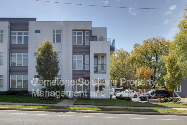 Building Photo - 1028 W Eastland Ave